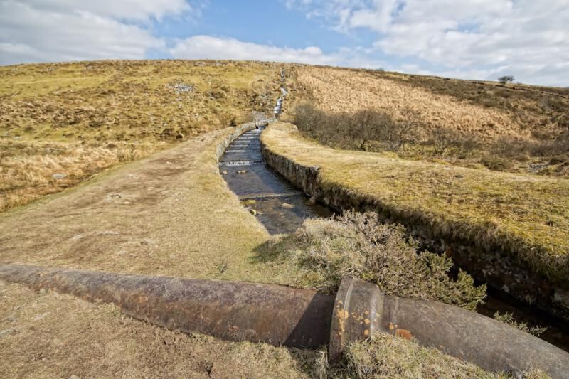 dartmoor leat by the aquaduct.jpg